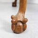 Table basse de style baroque, milieu du siècle, avec pieds en griffe, plateau festonné en bois de burl