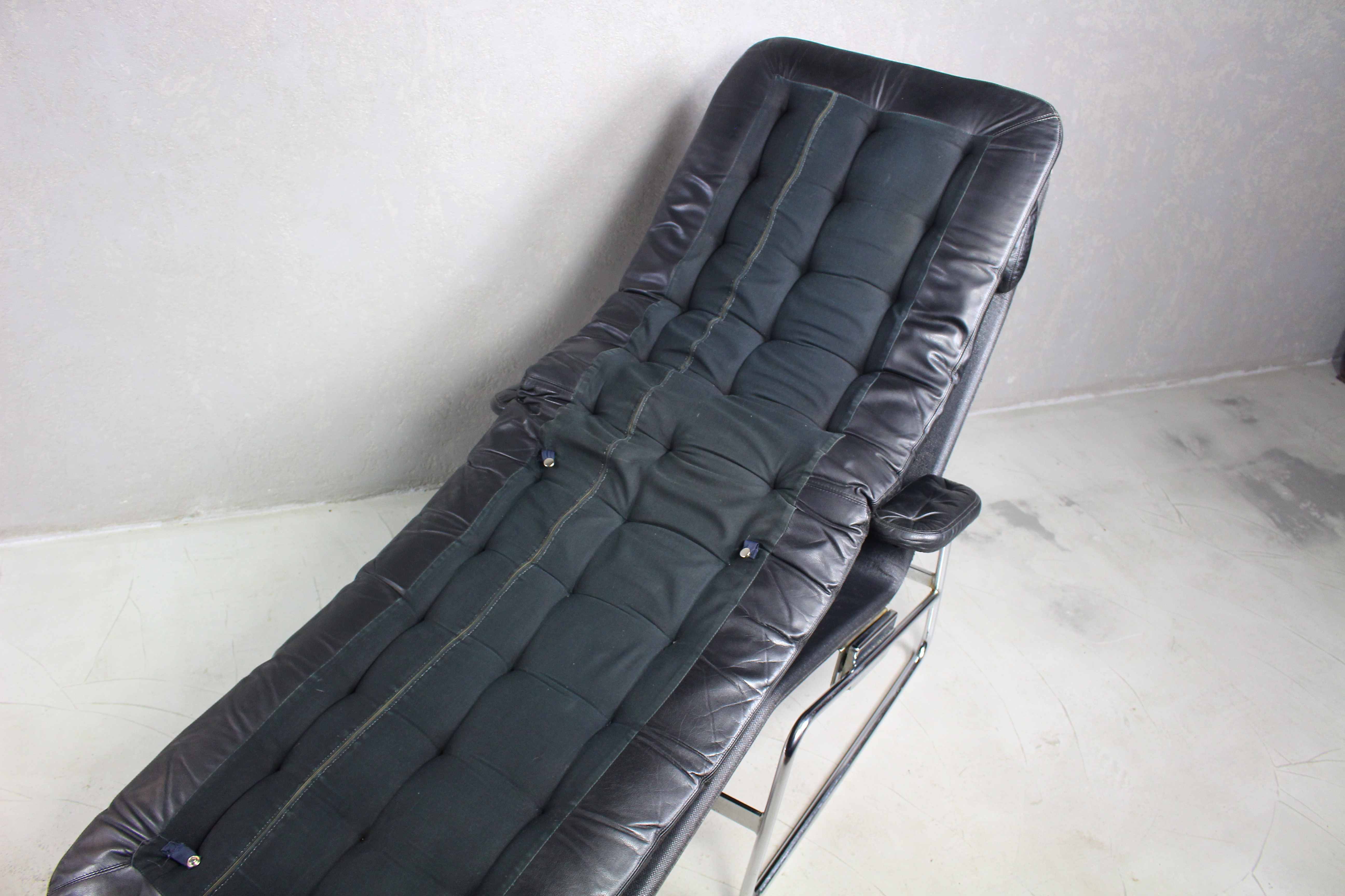 1970s Swedish Leather Chaise by Sam Larsson for DUX
