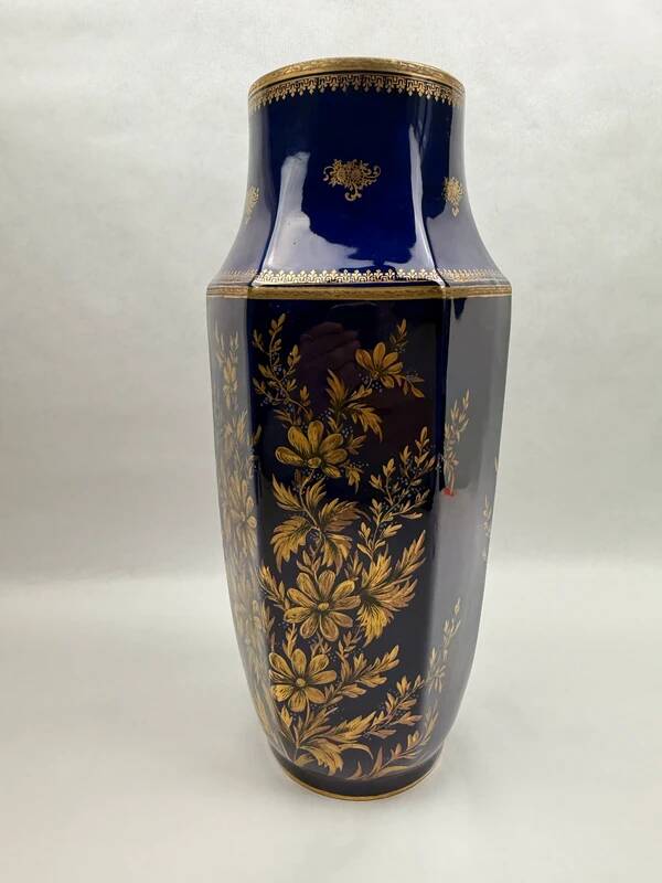 Octagonal vase in Limoges porcelain, oven blue and gold decoration, 20th century