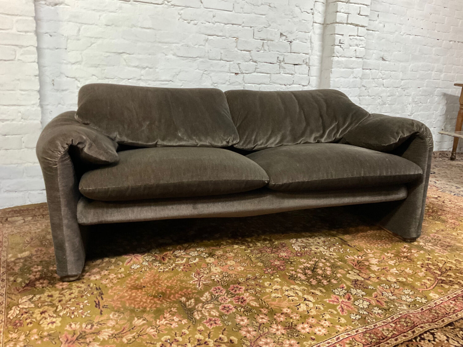 Maralunga sofa by Vico Magistretti