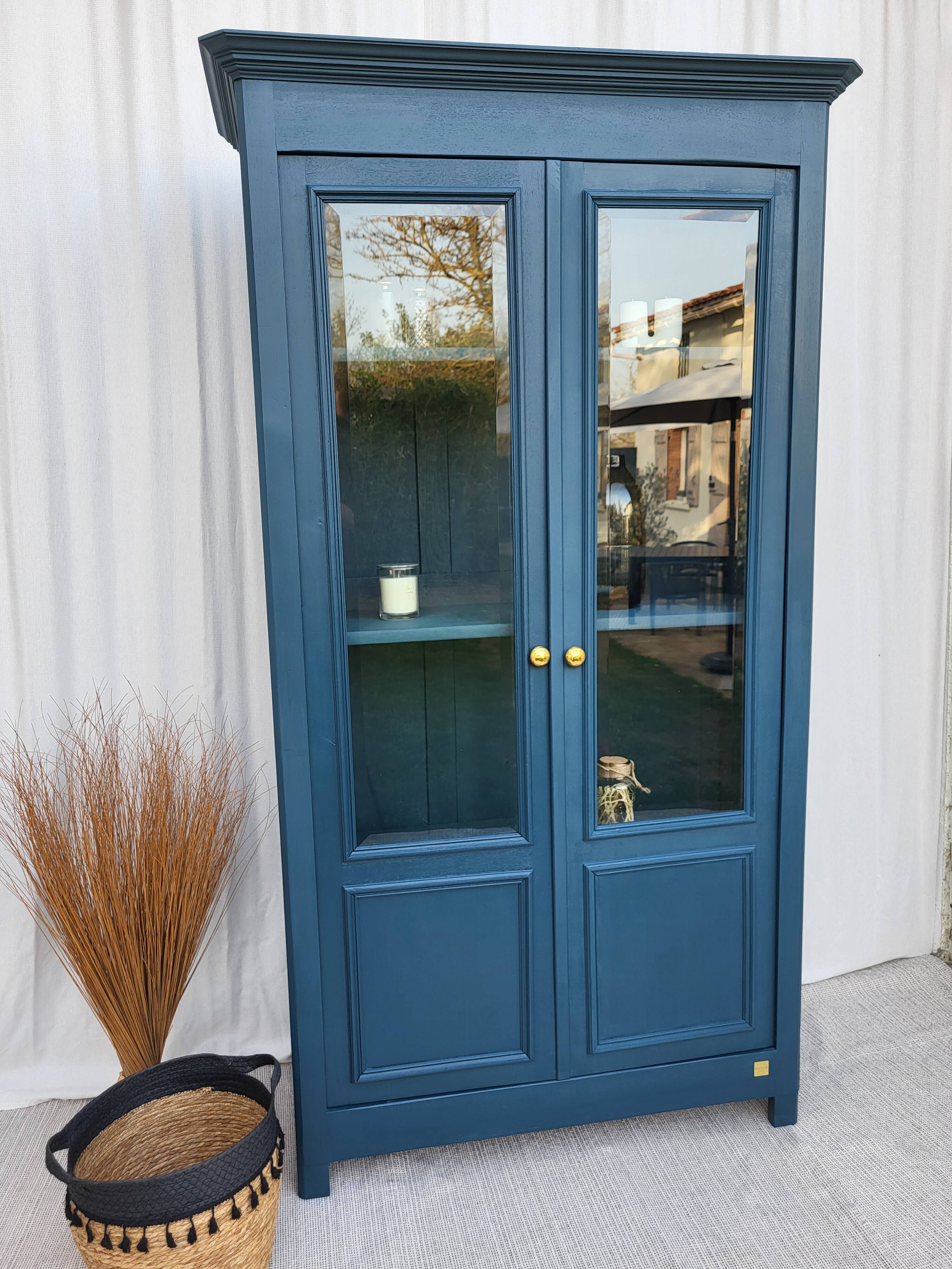 Bookcase with 2 glass doors