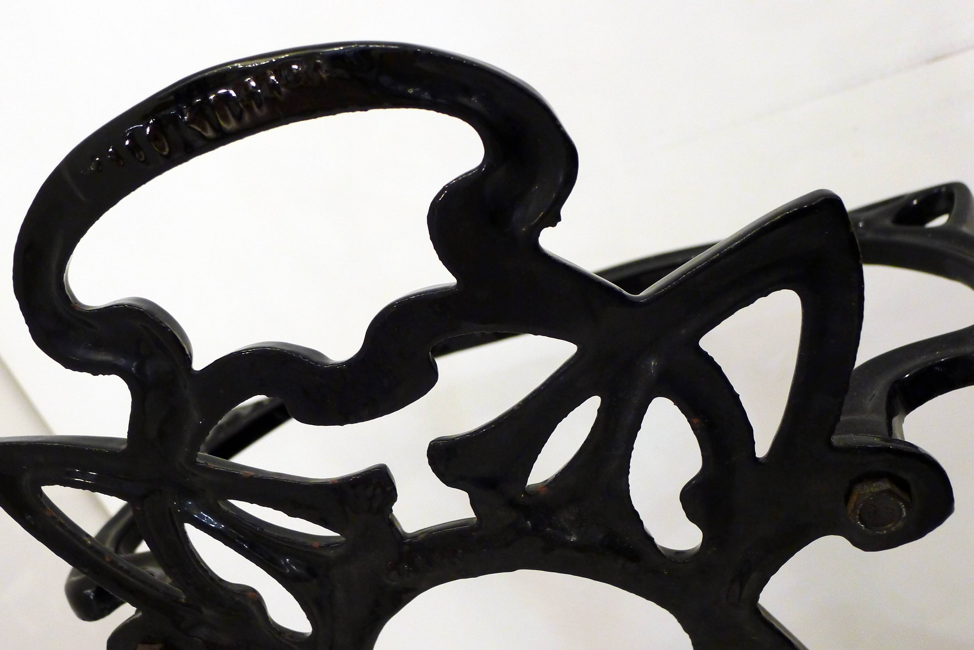 Enameled cast iron umbrella stand