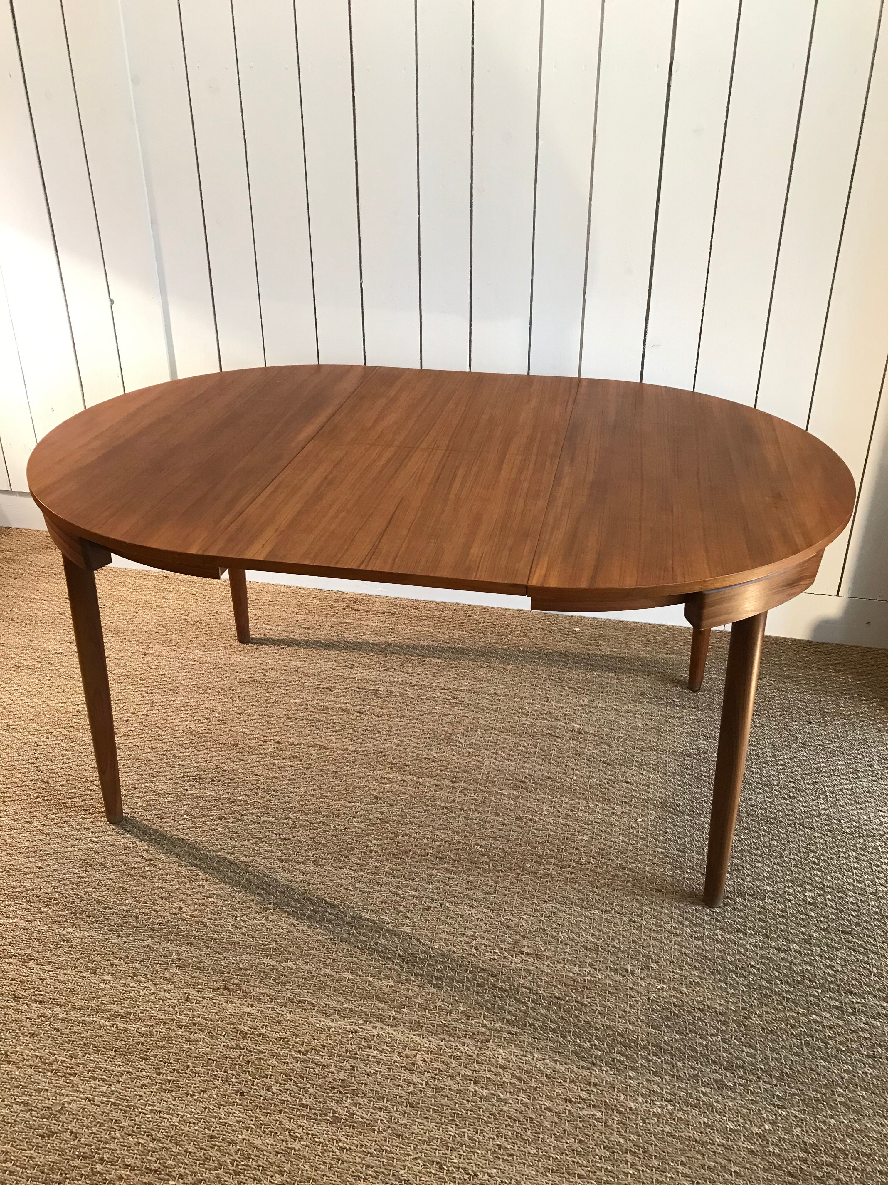 Dining table in Scandinavian teak Hans Olsen