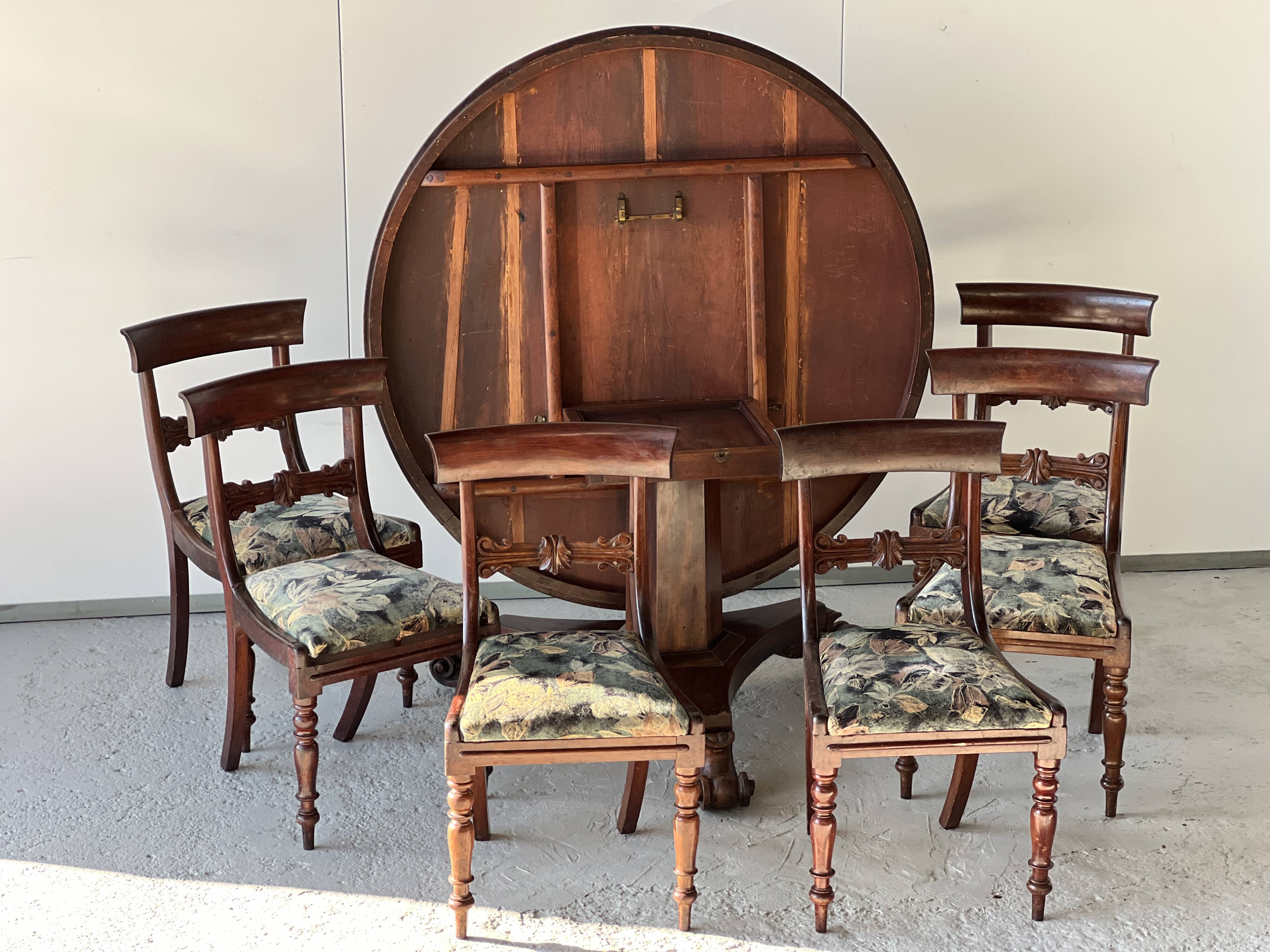 19th century mahogany dining room table and chair set, England, 1850s