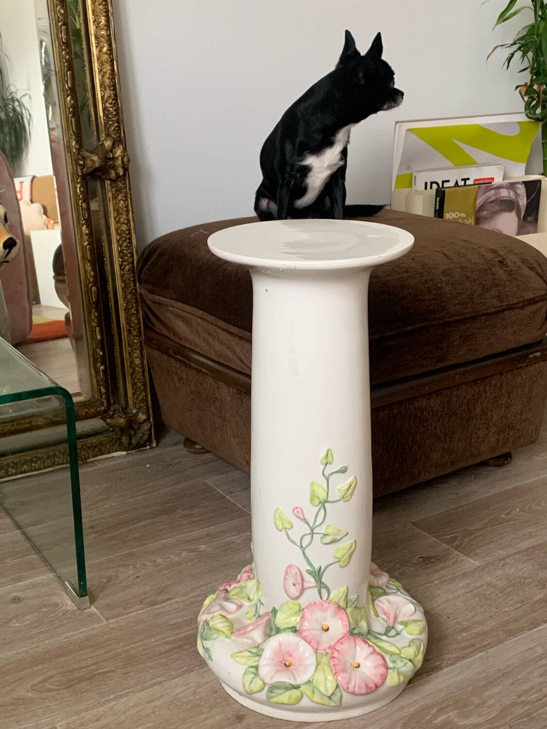 Ceramic pedestal column