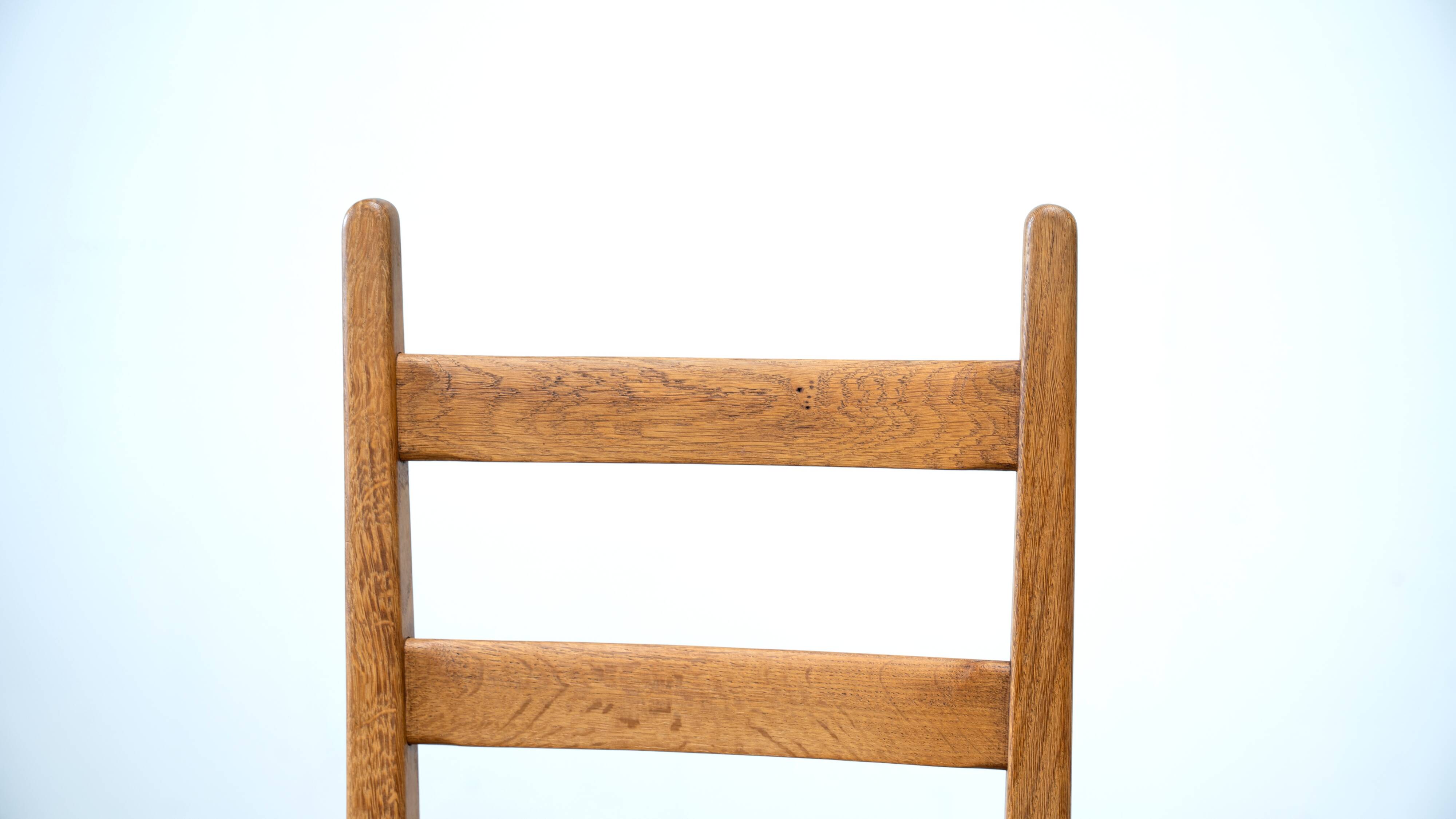 Ensemble de six chaises de salle à manger françaises à dossier haut