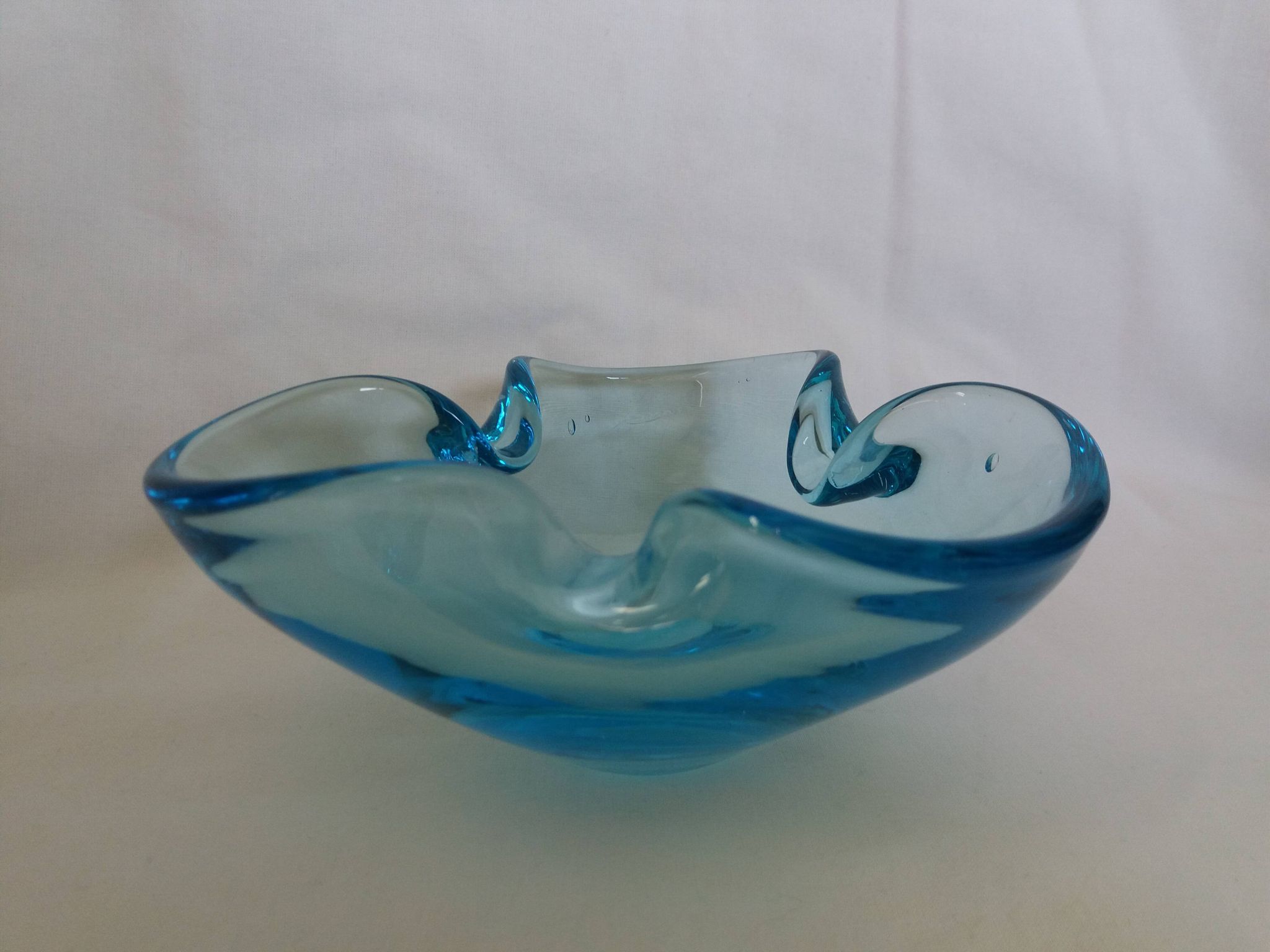 Murano turquoise blue glass trilobed empty pocket ashtray