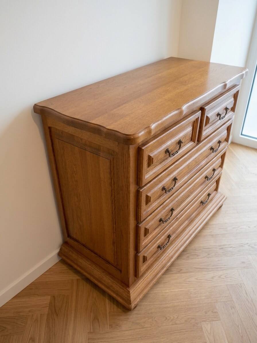 Commode en bois massif