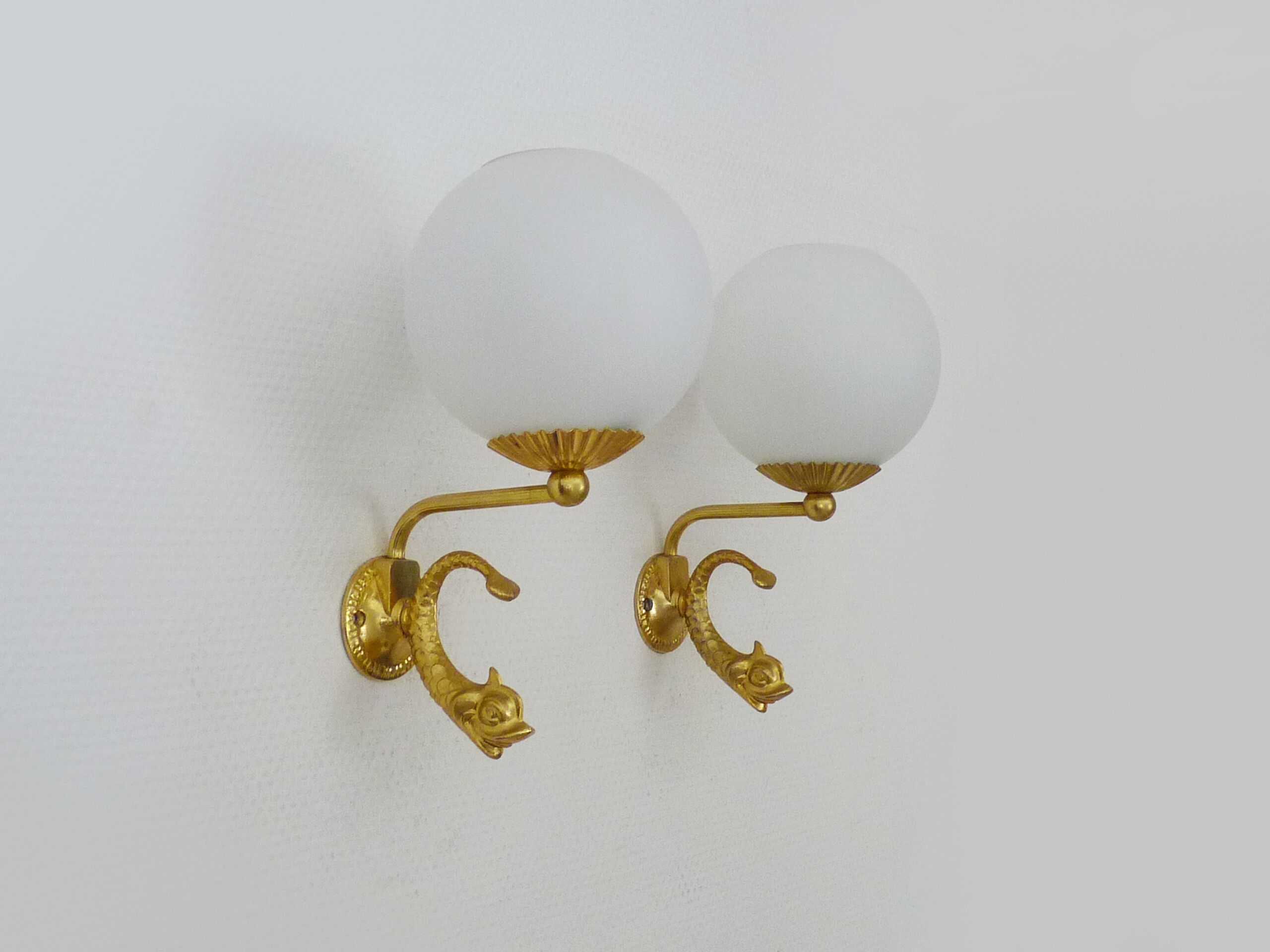 Old pair of wall sconces with carp, brass and globe in white opaline. Year 60