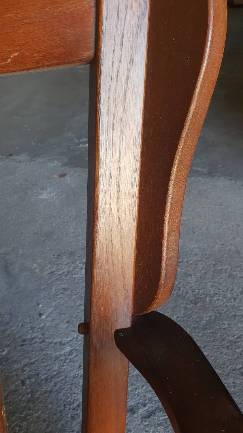 Paire de fauteuils en chêne brutaliste 1970