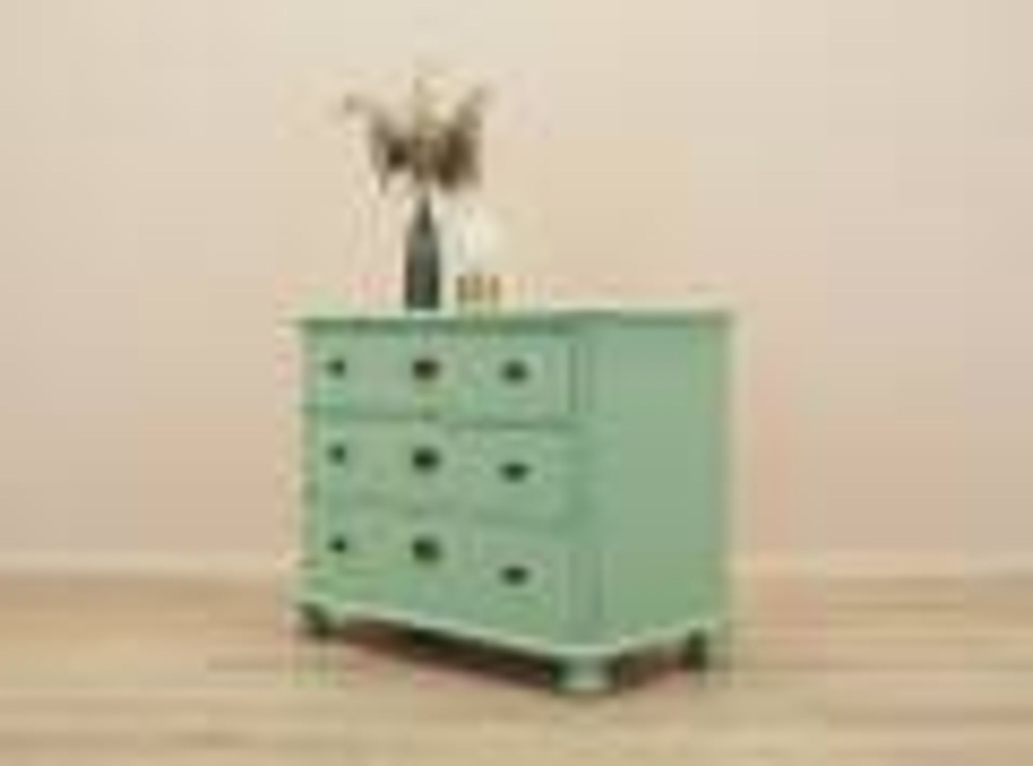 Commode en pin massif peinte en vert, trois tiroirs, Danemark années 1950.
