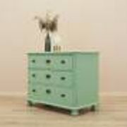 Commode en pin massif peinte en vert, trois tiroirs, Danemark années 1950.
