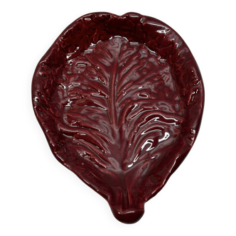 Red cabbage leaf slip dish