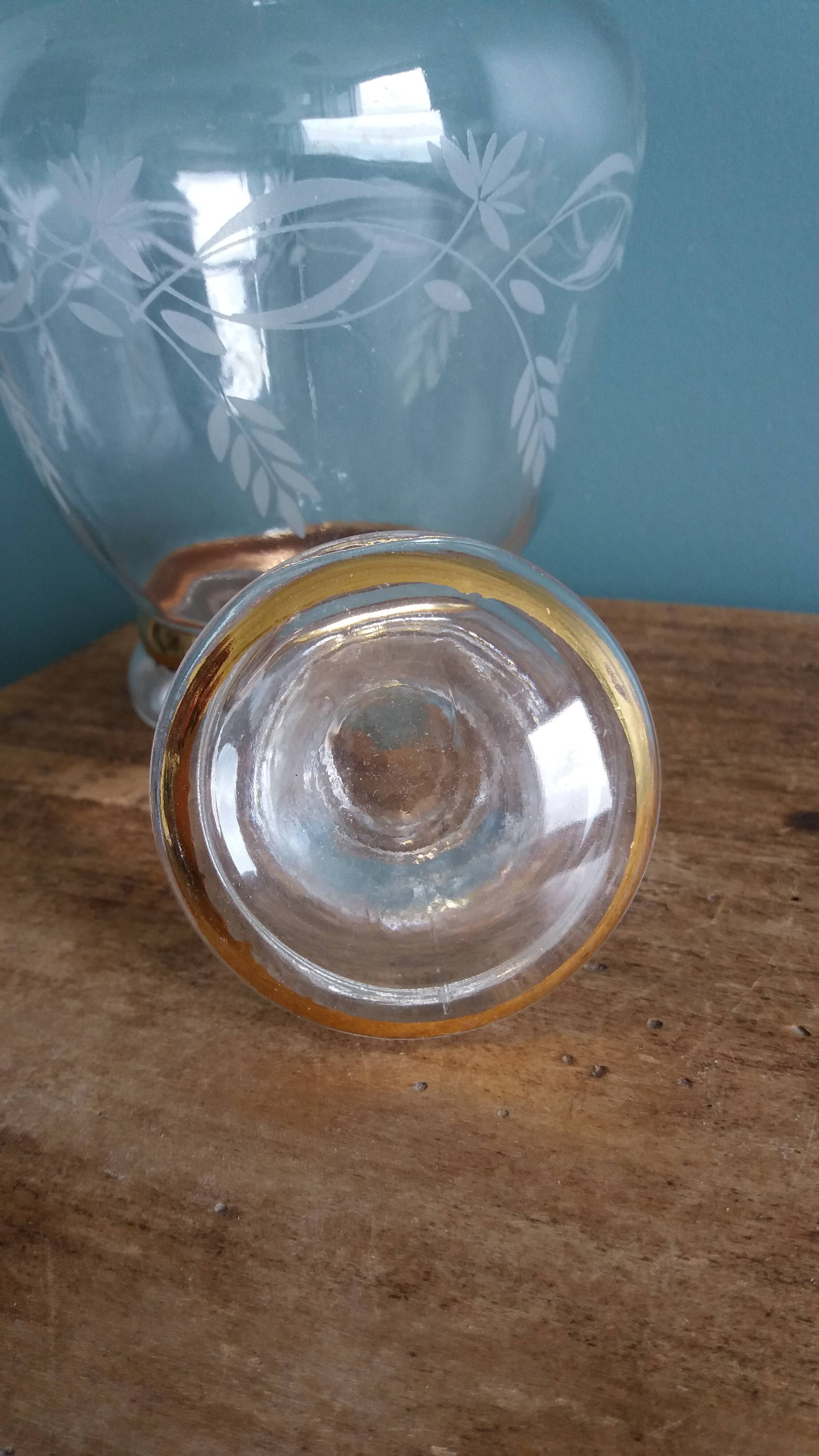 Carafe à liqueur avec bouchon, décor fleurs et dorures