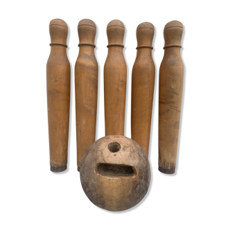 Bowling game of common bowling pins 1900