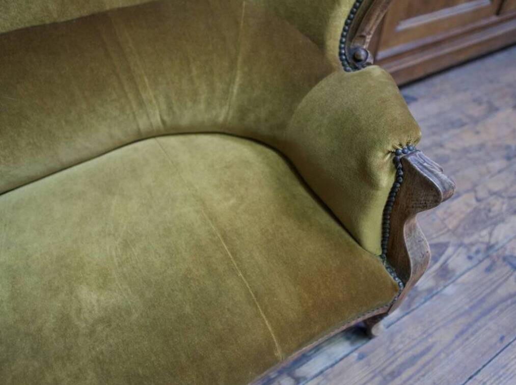 Three-seater velvet canapé in green, Louis Philippe style, 19th century.
