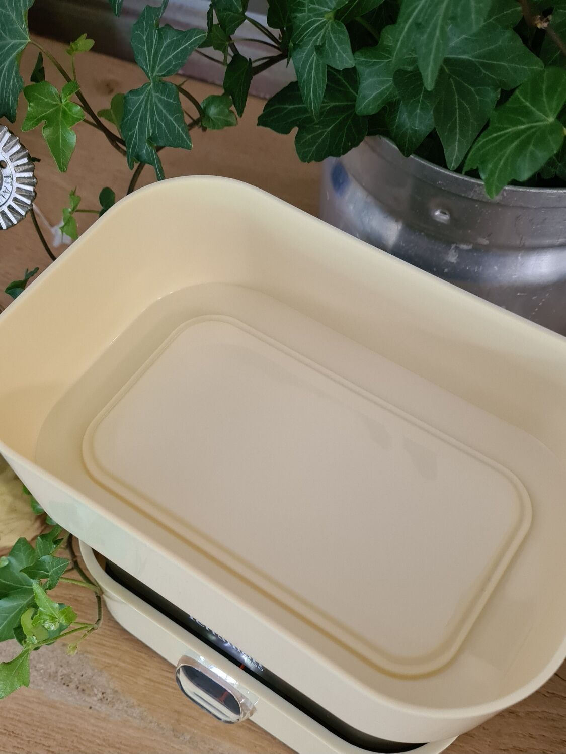 Vintage kitchen scale