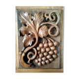 Bas relief en bois, grappe de raisin sculpté