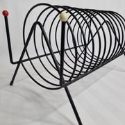 Magazine holder, vinyl holder "spring" in vintage metal, 30 cm