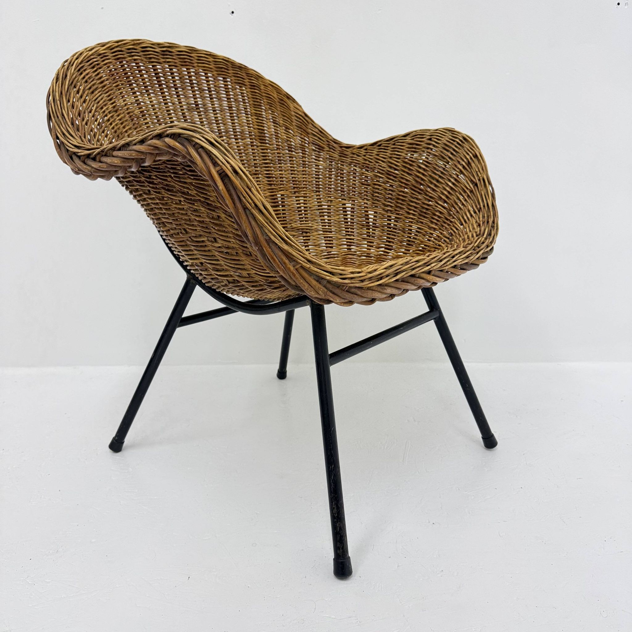 Chaise en osier de style mid-century, années 1950.