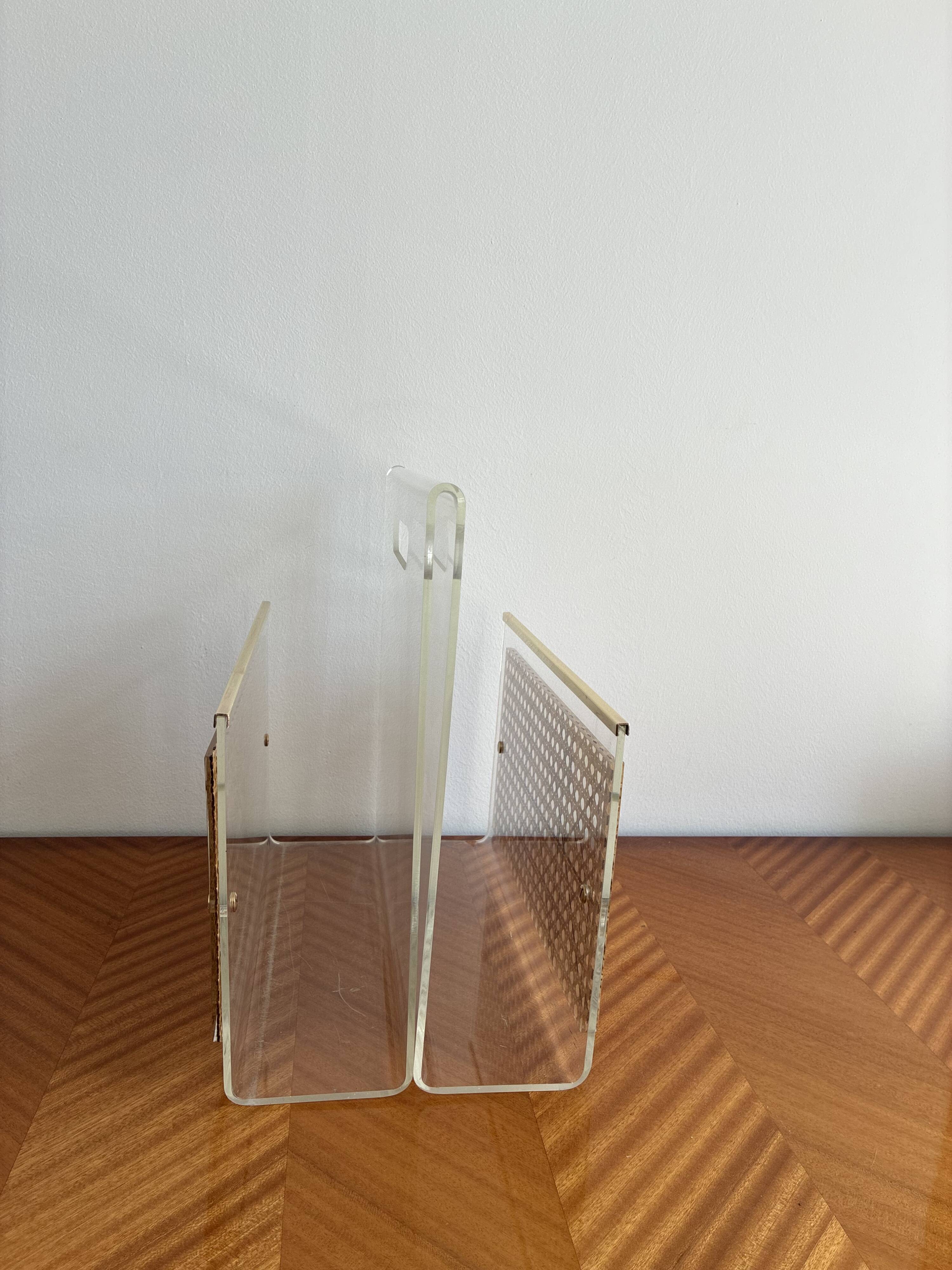 Acrylic magazine rack