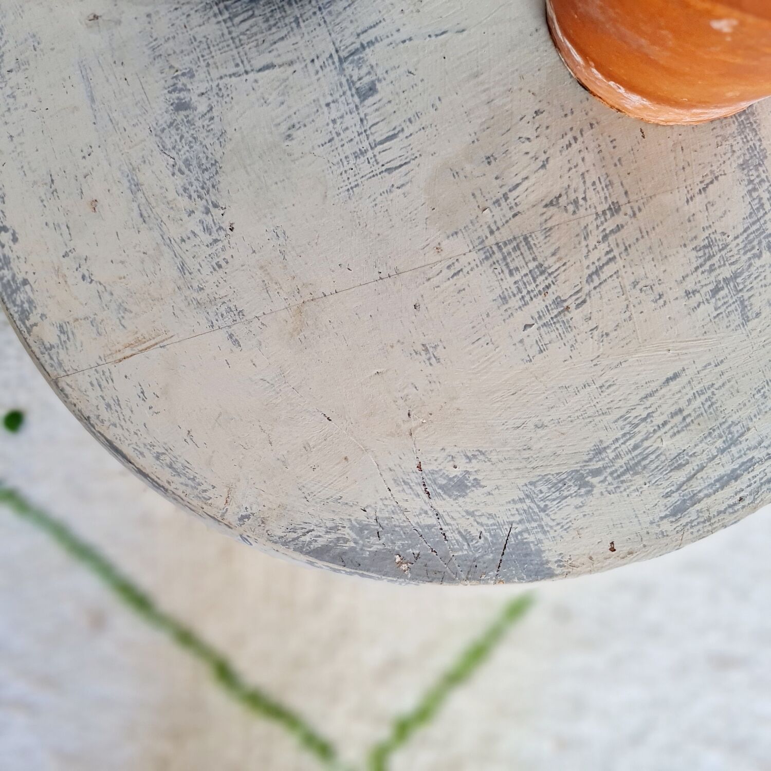 Tripod stool in wood