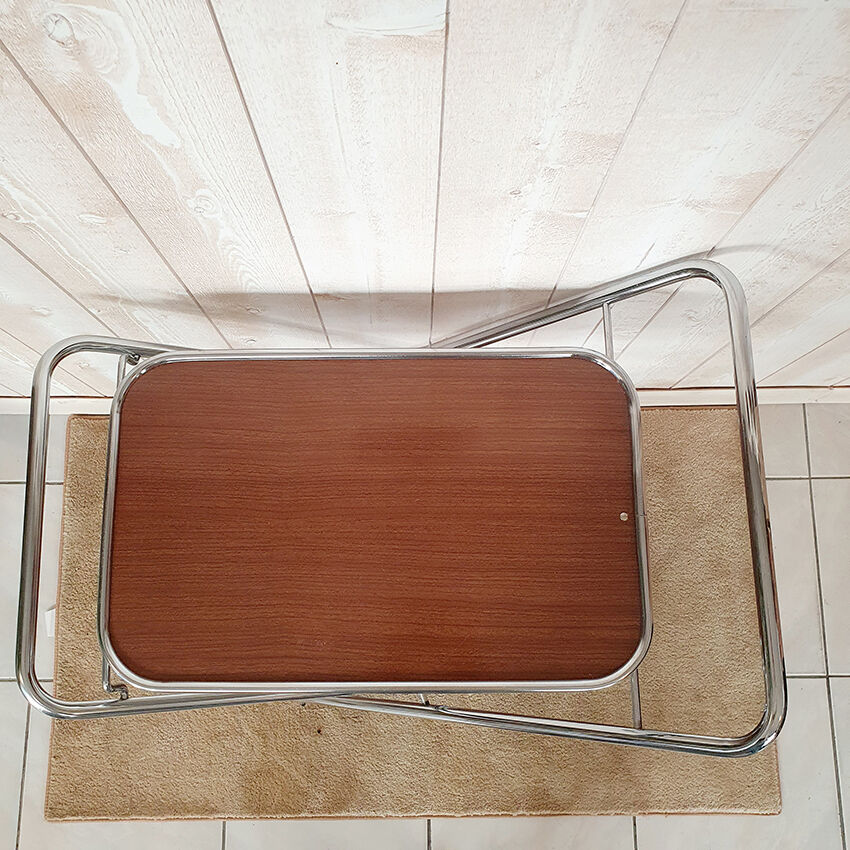 Folding service on formica wheels