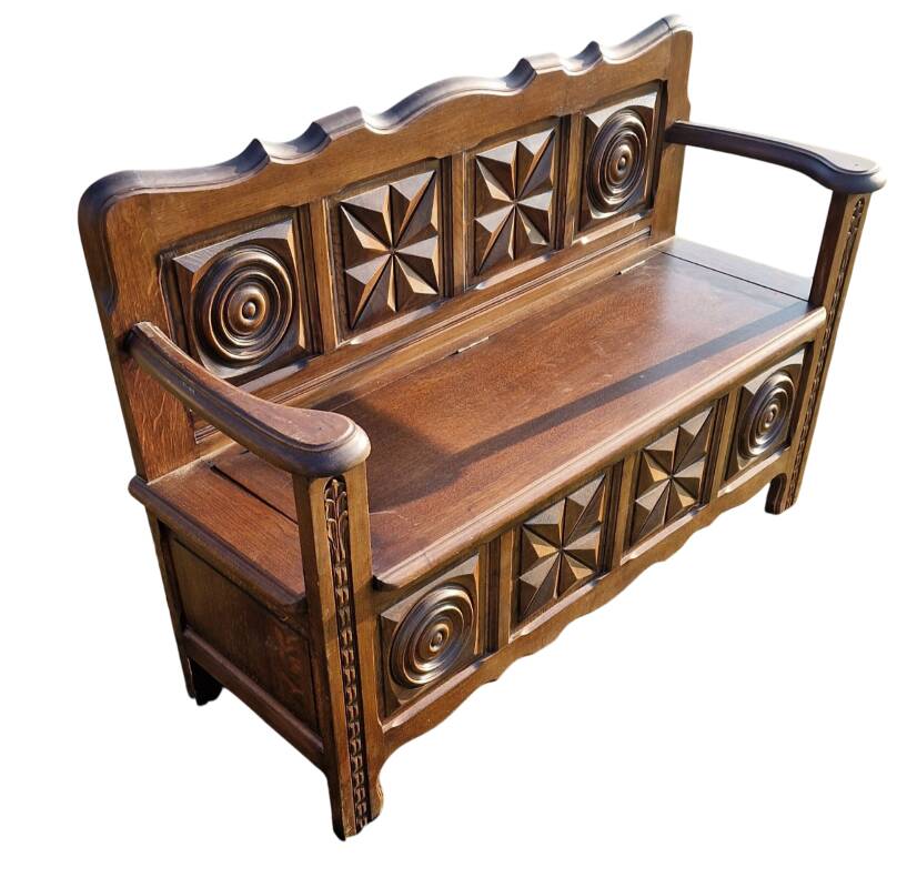 Small breton trunk bench with armrests