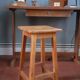 Tabouret d'atelier vintage en chêne massif année 40