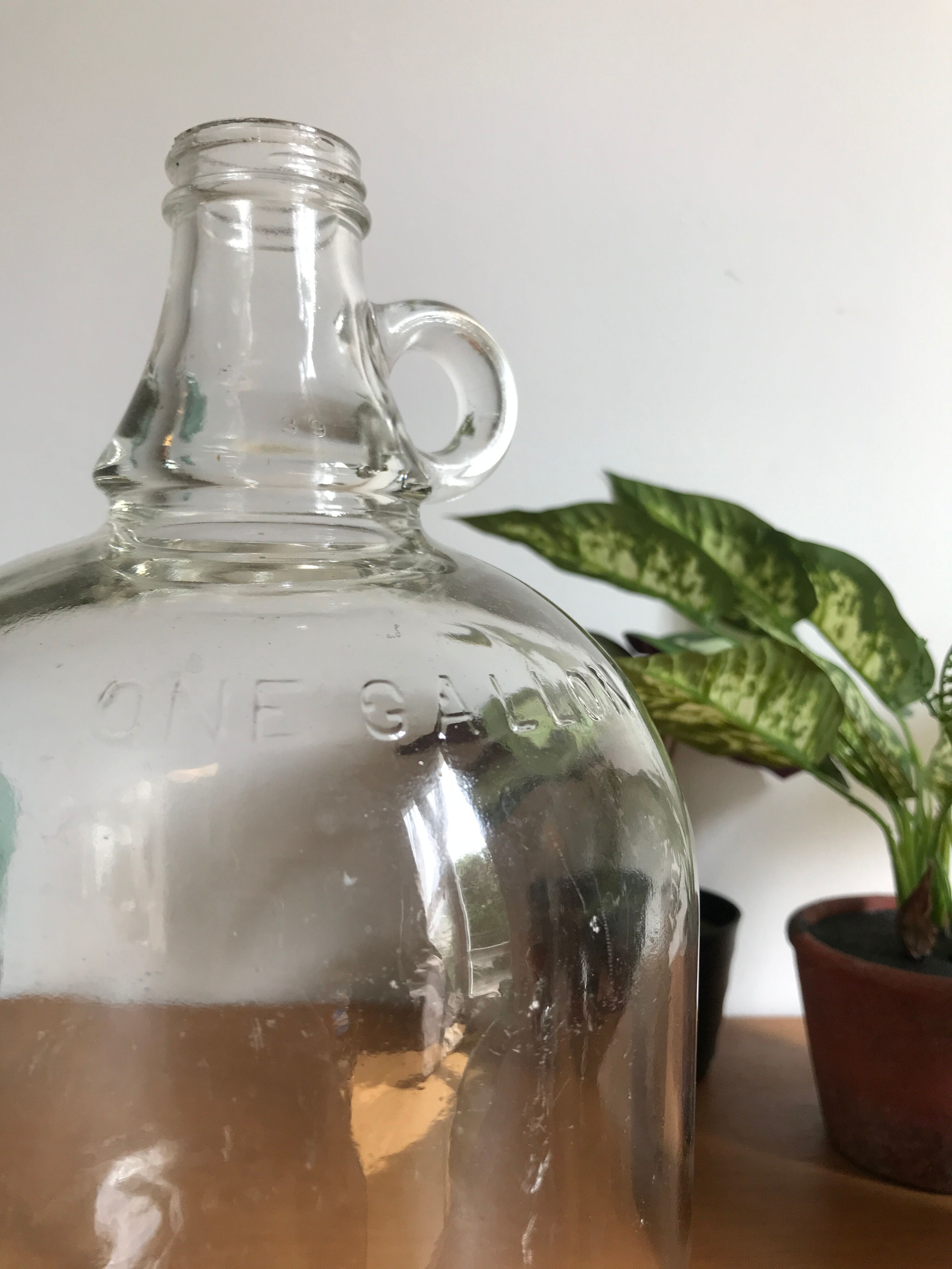 Bottle in transparent glass one gallon (3.8litres)