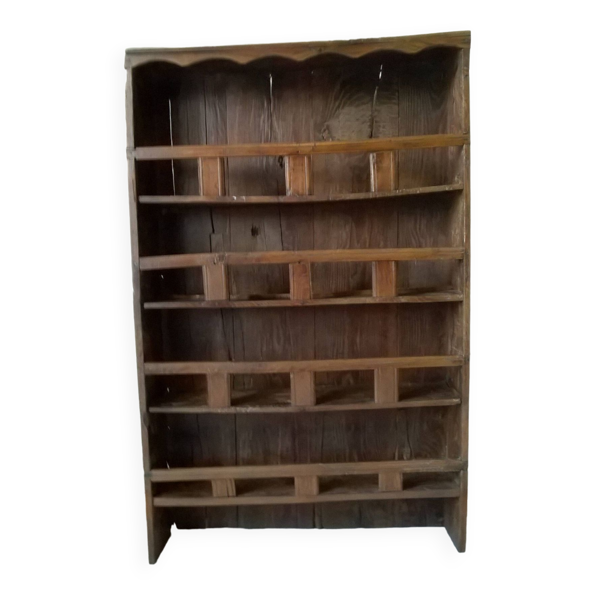 Old oak dresser or shelf to place on the ground