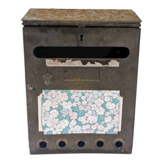 Mailbox urn wedding decoration