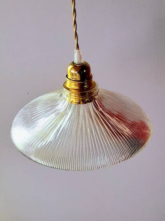 Holophane glass suspension