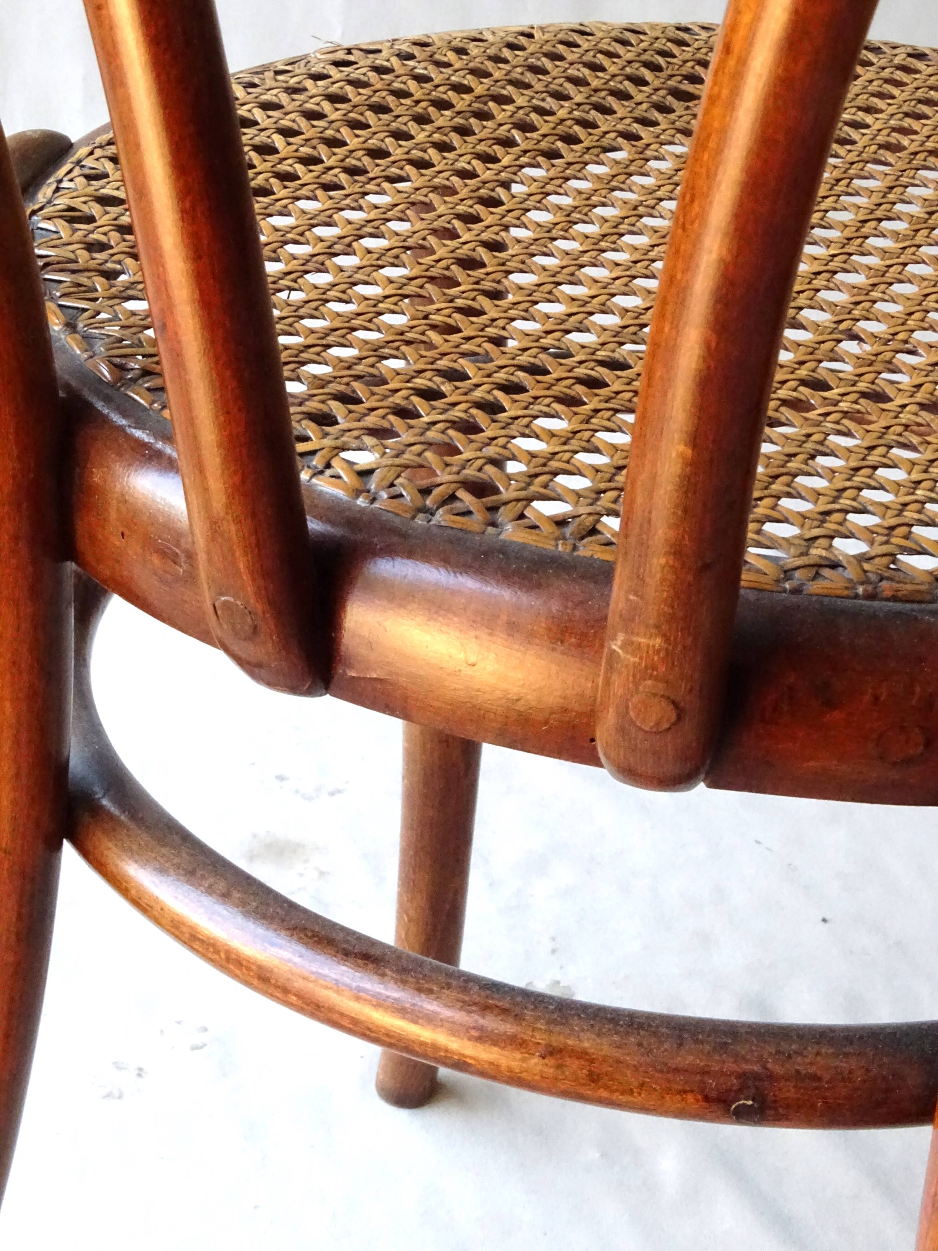 Wooden-curved chair of THONET N°18 around 1885 original condition