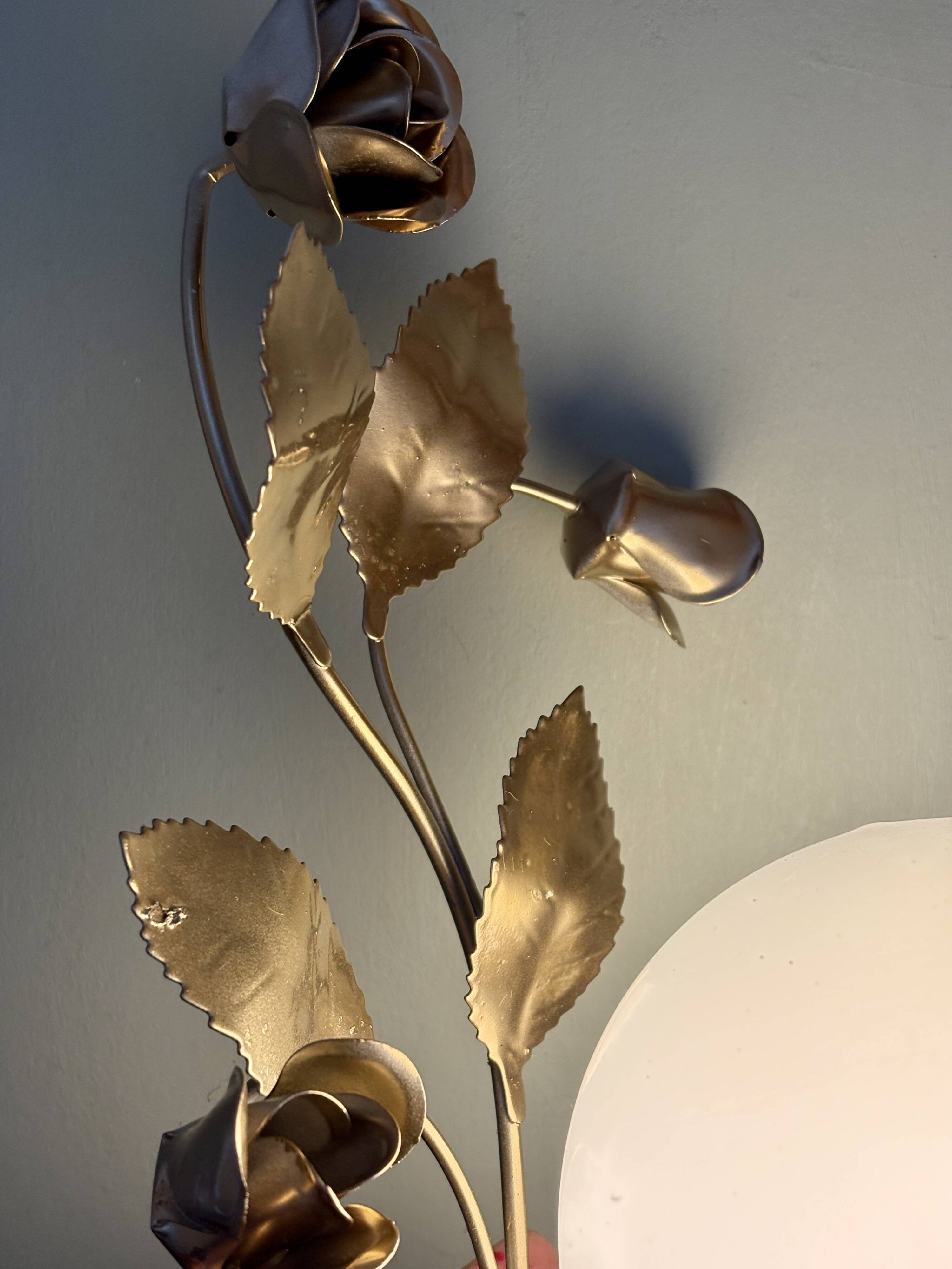 Vintage wall lamp in gold metal and white opaline
