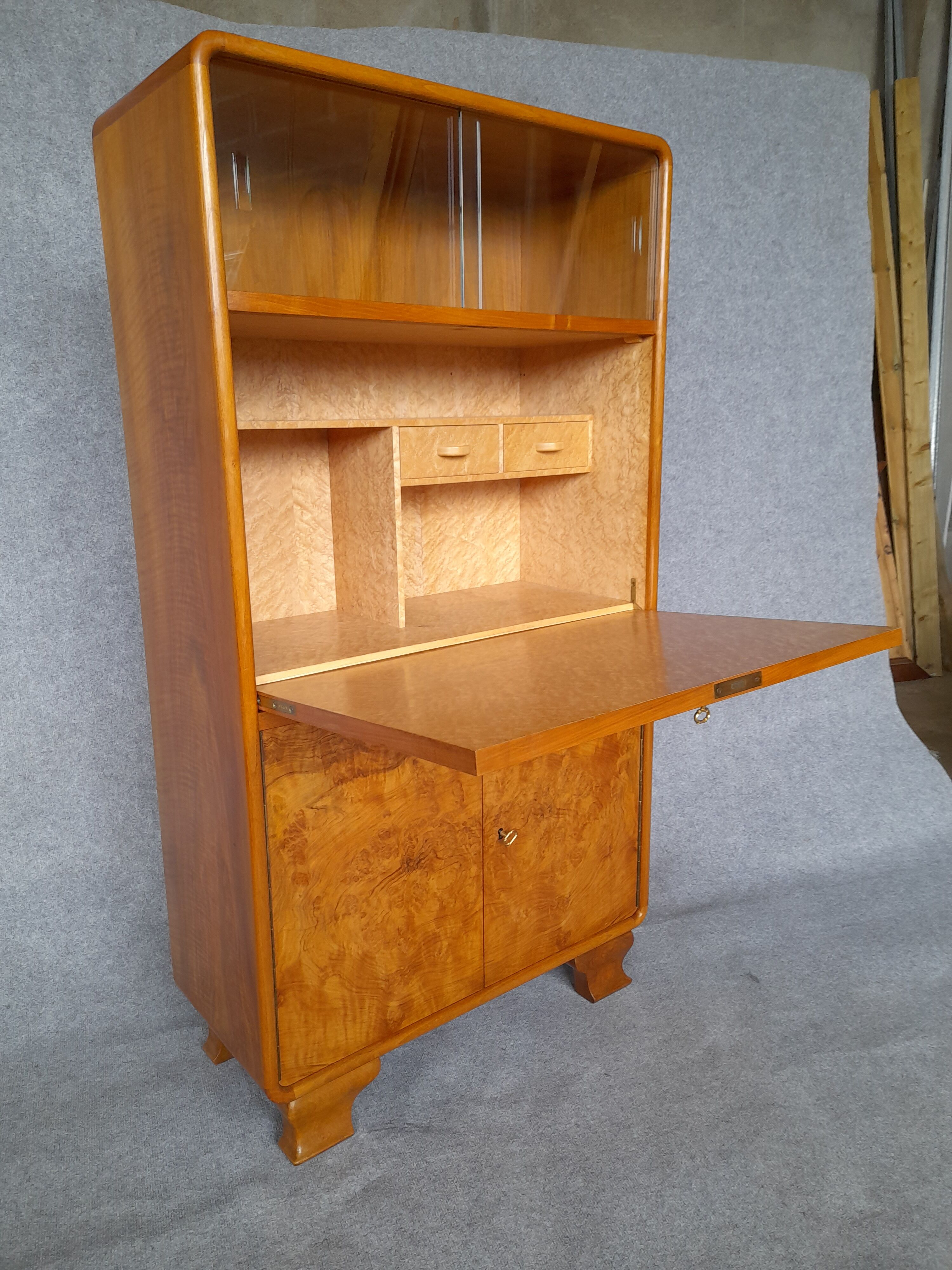 Art Deco secretary in walnut and walnut bramble