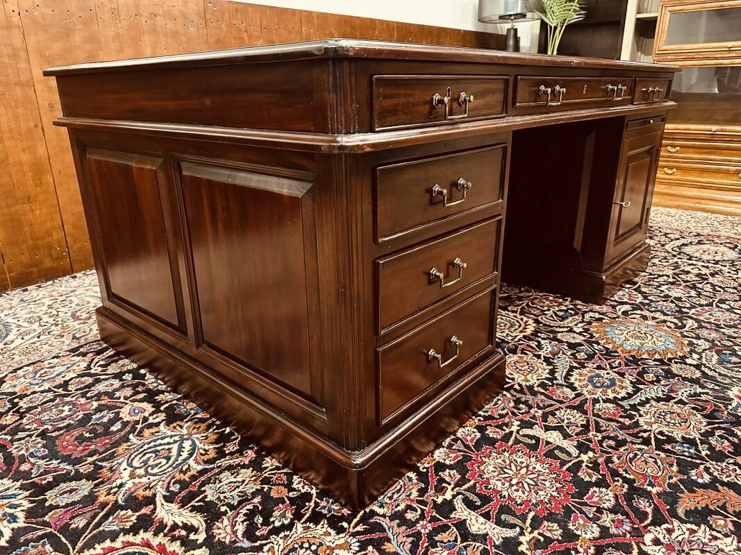 Large Classic English Desk Partnerdesk