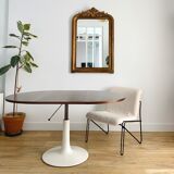 Adjustable tulip foot table