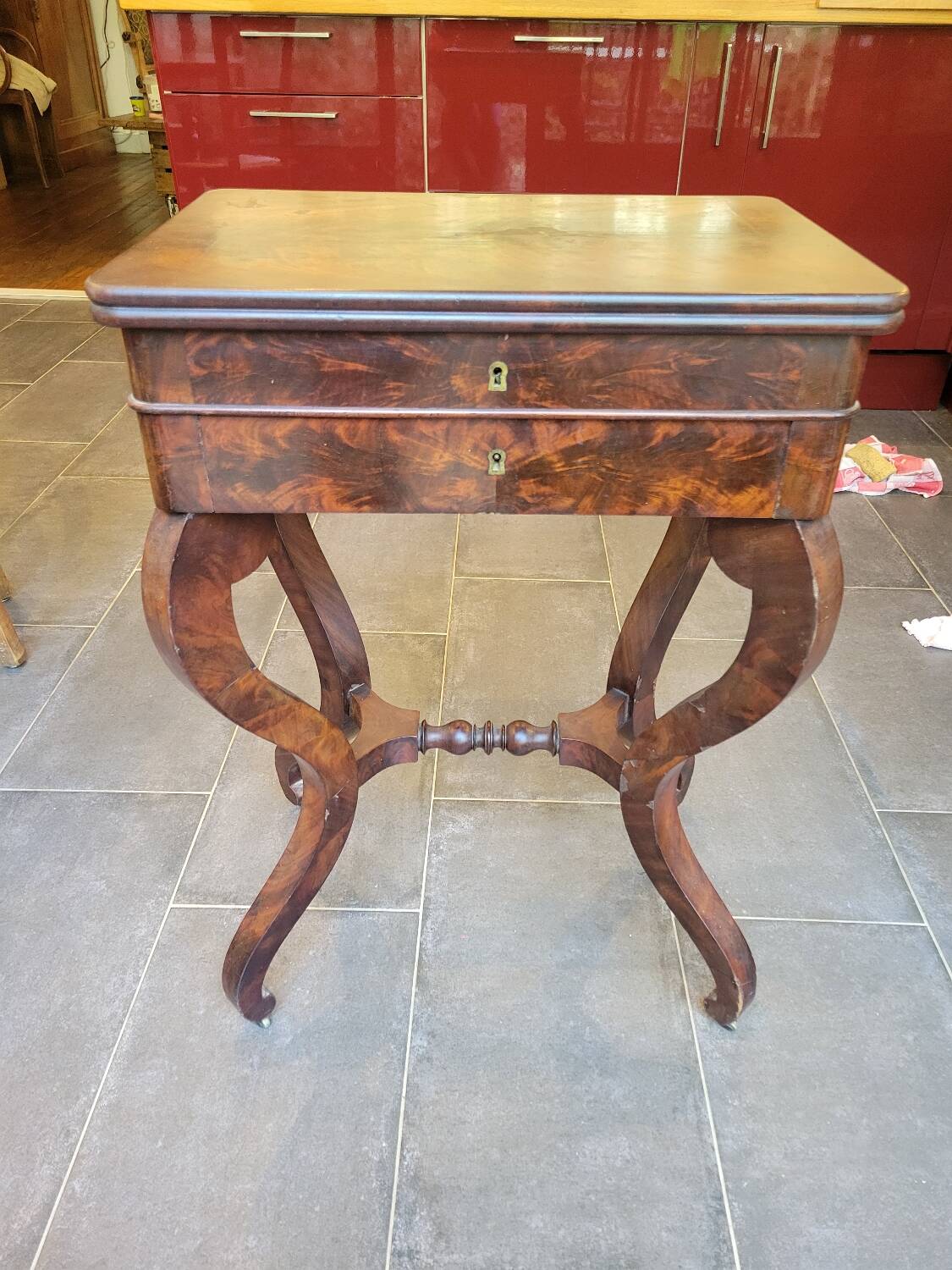 Coiffeuse en ronce d'acajou, époque Restauration, vers 1820