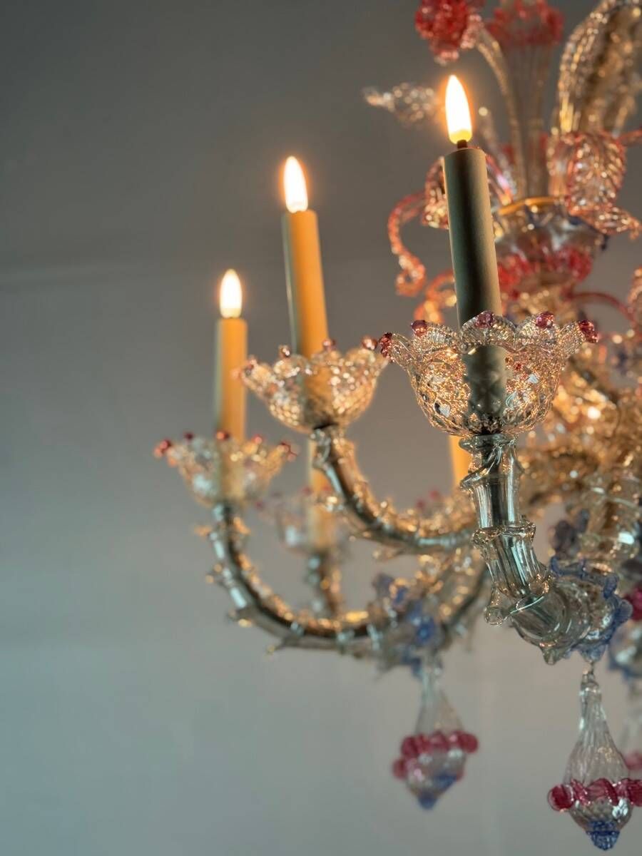 Rezzonico Venetian chandelier in colorless, blue and red Murano glass, circa