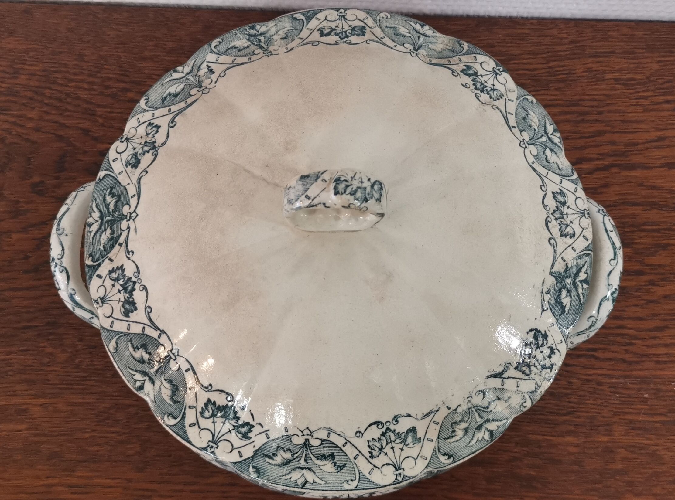 White Iron Earth tureen with green patterns