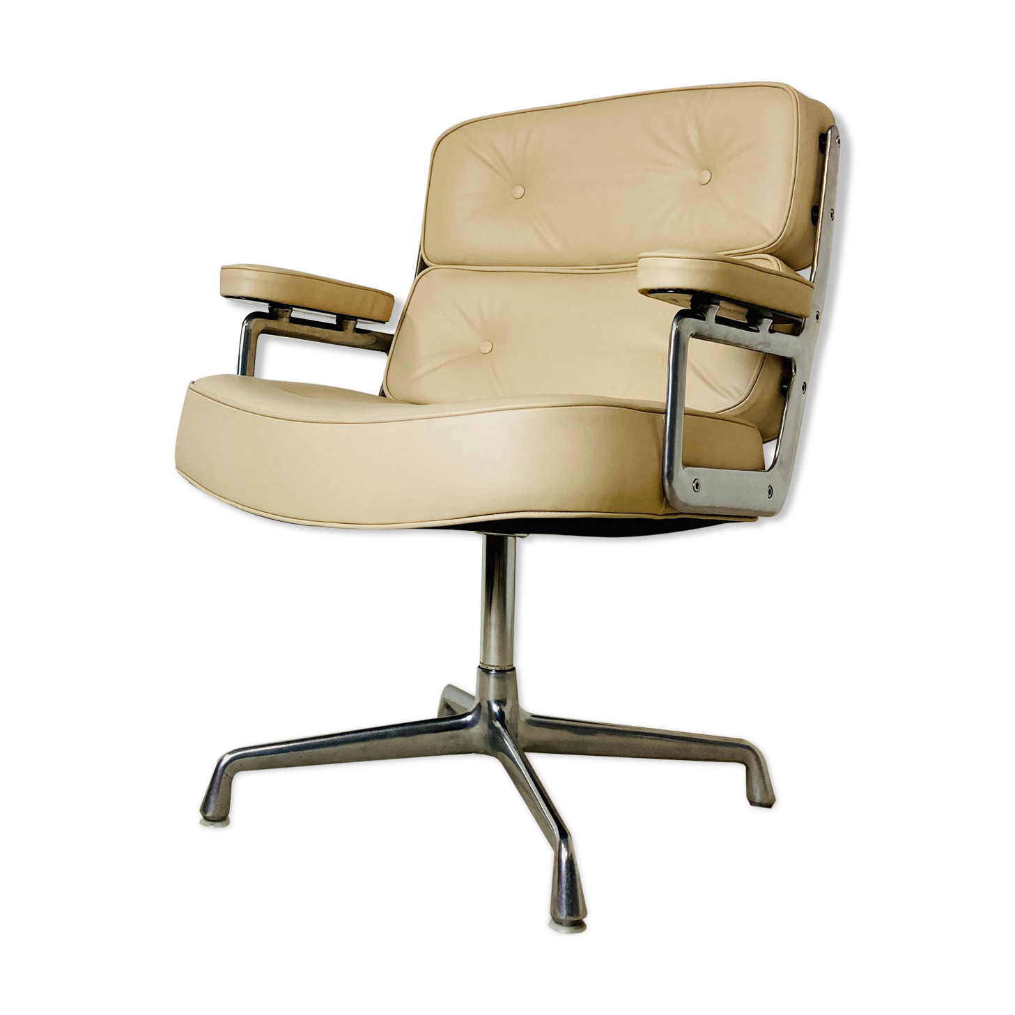 Lobby model armchair by Charles and Ray Eames, Herman Miller edition