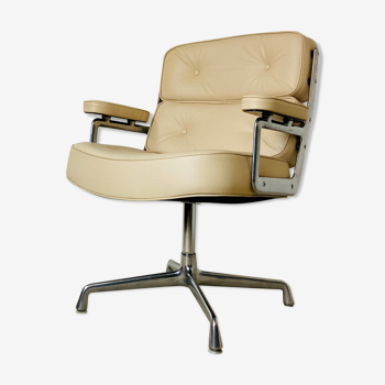 Lobby model armchair by Charles and Ray Eames, Herman Miller edition