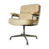 Lobby model armchair by Charles and Ray Eames, Herman Miller edition