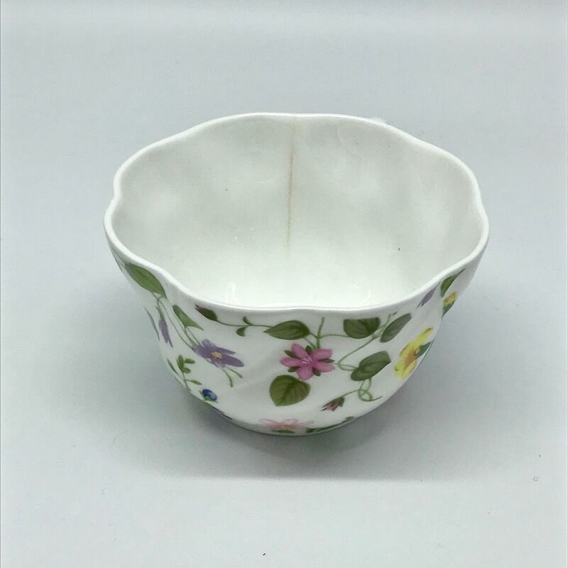 Queen's Country Meadow Model Cups