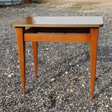 Set of two side tables