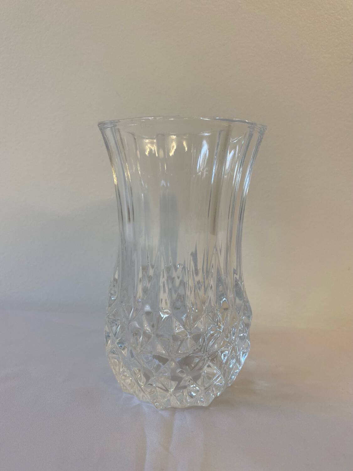 Petit vase en verre ciselé