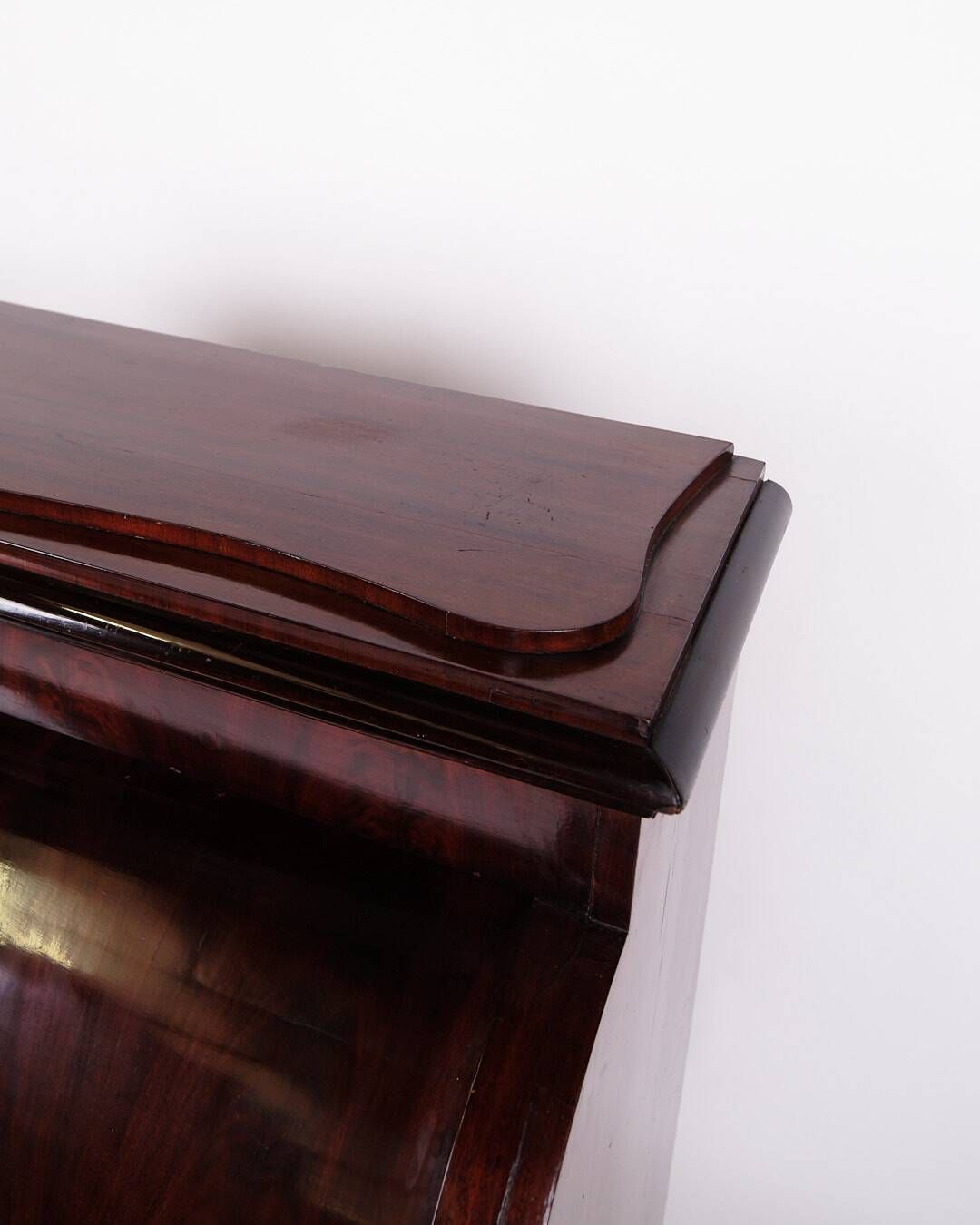 Chatol - Hand polished mahogany - Mother of pearl fittings & leg knobs - Year 1860s