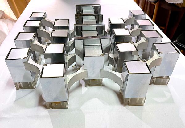 Sciolari, ''Cubic'' paire grandes appliques chromées, Space Age, Italie 1970