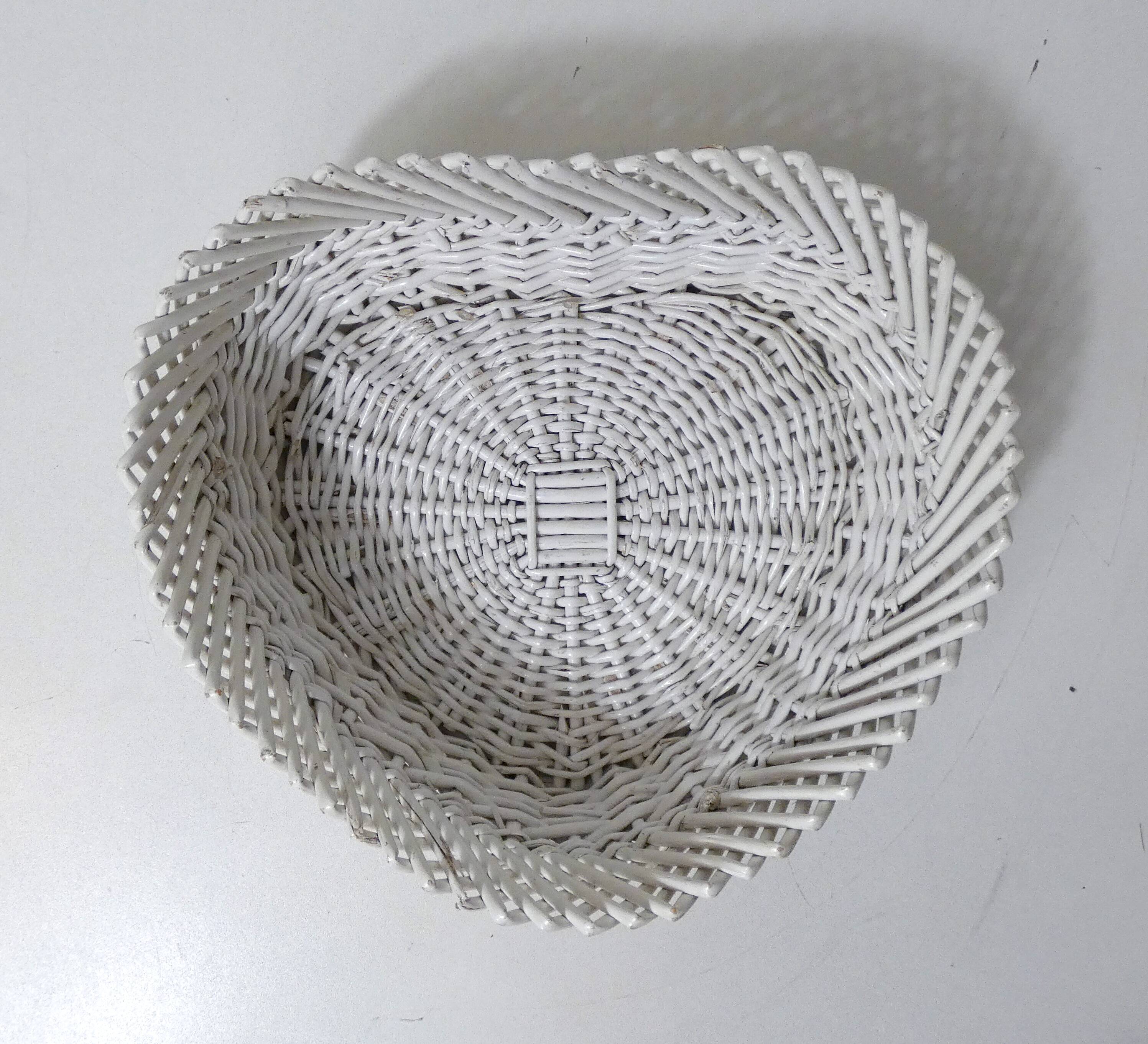 Vintage heart-shaped rattan empty pocket